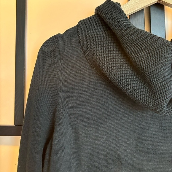 Oakley Women’s black knit sweater. Size small - Picture 4 of 15